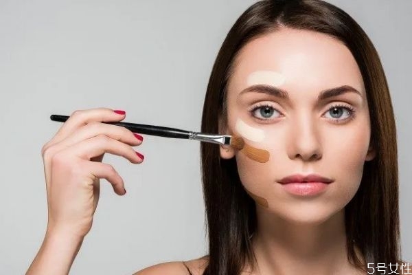 粉底液在哪個(gè)步驟使用 粉底液使用的順序 粉底液在哪個(gè)步驟使用 粉底液使用的順序