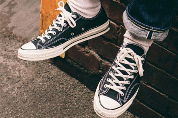 匡威鞋子標志有幾種 匡威七個孔還是八個孔