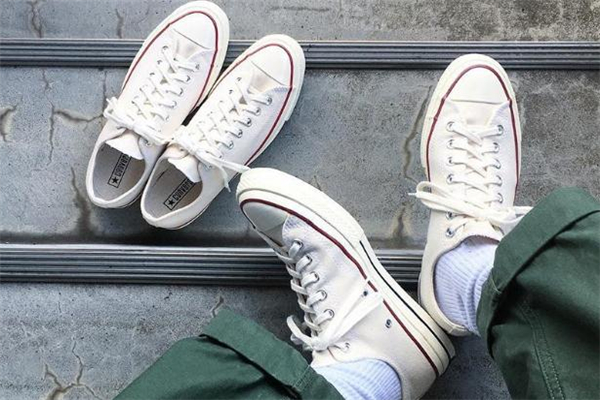 匡威鞋子標志有幾種 匡威七個孔還是八個孔