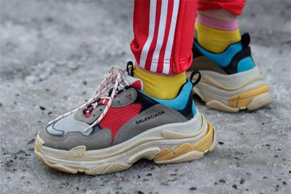 小個子穿老爹鞋好看嗎 老爹鞋適合什么人穿 小個子穿老爹鞋好看嗎 老爹鞋適合什么人穿