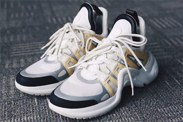 小個子穿老爹鞋好看嗎 老爹鞋適合什么人穿 小個子穿老爹鞋好看嗎 老爹鞋適合什么人穿