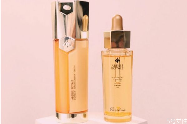 嬌蘭復(fù)原蜜適合和雙效精華哪個(gè)好 嬌蘭復(fù)原蜜和小棕瓶 嬌蘭復(fù)原蜜適合和雙效精華哪個(gè)好 嬌蘭復(fù)原蜜和小棕瓶