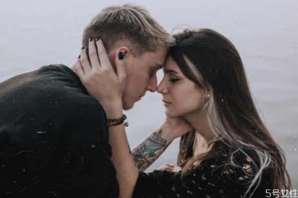 怎么試探老公有外遇了 老公不回信息說(shuō)明什么