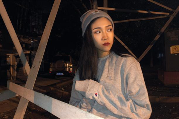 champion下擺標(biāo)要剪嗎 champion分男女款嗎 champion下擺標(biāo)要剪嗎 champion分男女款嗎