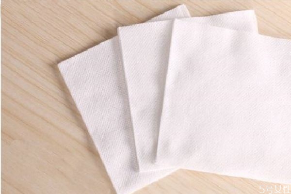 洗臉巾干用還是濕用 洗臉巾要不要一天一換 洗臉巾干用還是濕用 洗臉巾要不要一天一換