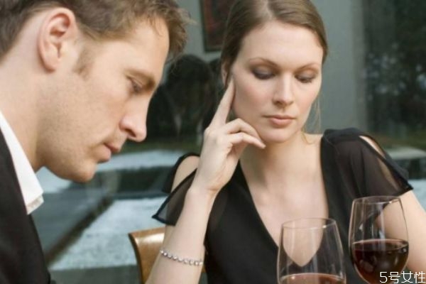 面對男人的冷暴力怎么辦 冷暴力時(shí)男人會痛苦嗎