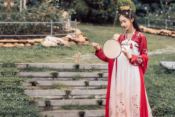 錦鯉漢服怎么穿 錦鯉漢服正版是哪家的 錦鯉漢服怎么穿 錦鯉漢服正版是哪家的