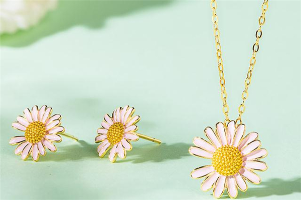 銀時(shí)代小雛菊項(xiàng)鏈怎么樣 銀時(shí)代小雛菊項(xiàng)鏈好看嗎 銀時(shí)代小雛菊項(xiàng)鏈怎么樣 銀時(shí)代小雛菊項(xiàng)鏈好看嗎