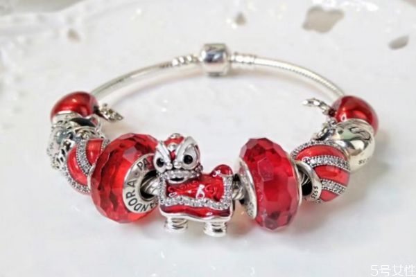 潘多拉珠子每顆都有標(biāo)志嗎 潘多拉鑒別真假方法 潘多拉珠子每顆都有標(biāo)志嗎 潘多拉鑒別真假方法