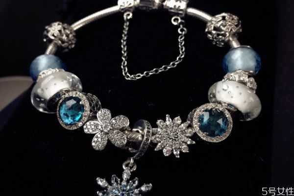 潘多拉藍色手鏈的寓意是什么 潘多拉藍色手鏈寓意