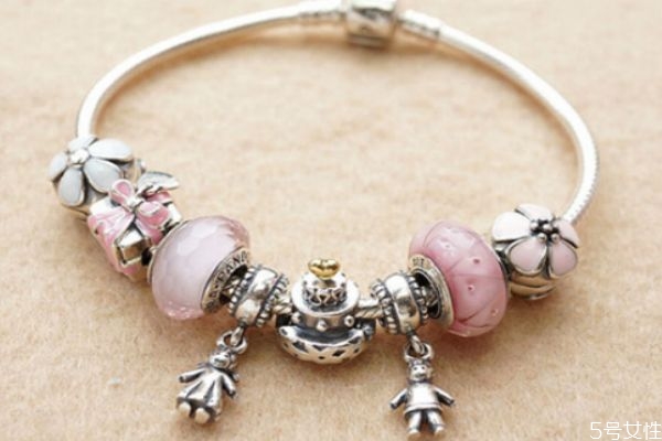 潘多拉珠子每顆都有標(biāo)志嗎 潘多拉鑒別真假方法 潘多拉珠子每顆都有標(biāo)志嗎 潘多拉鑒別真假方法