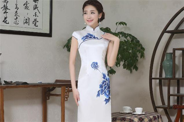 穿旗袍怎樣不顯肚子 穿旗袍怎么顯身材 穿旗袍怎樣不顯肚子 穿旗袍怎么顯身材