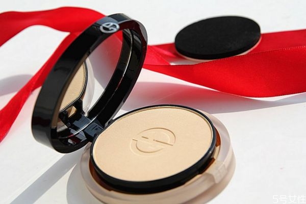 粉餅可以當(dāng)遮瑕膏用嗎 什么粉餅遮瑕效果好又細(xì)膩