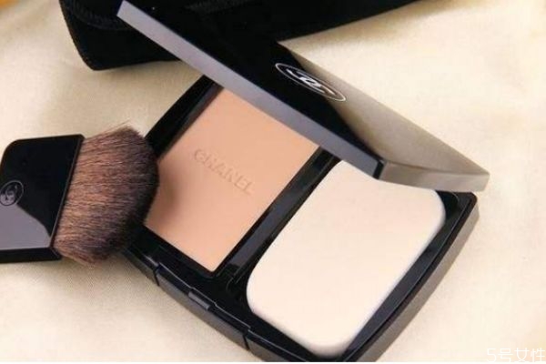 粉餅可以當(dāng)遮瑕膏用嗎 什么粉餅遮瑕效果好又細(xì)膩 粉餅可以當(dāng)遮瑕膏用嗎 什么粉餅遮瑕效果好又細(xì)膩