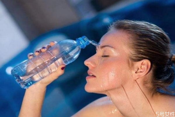 臉上皮膚起皮怎么解決 臉上起皮怎么快速處理 臉上皮膚起皮怎么解決 臉上起皮怎么快速處理