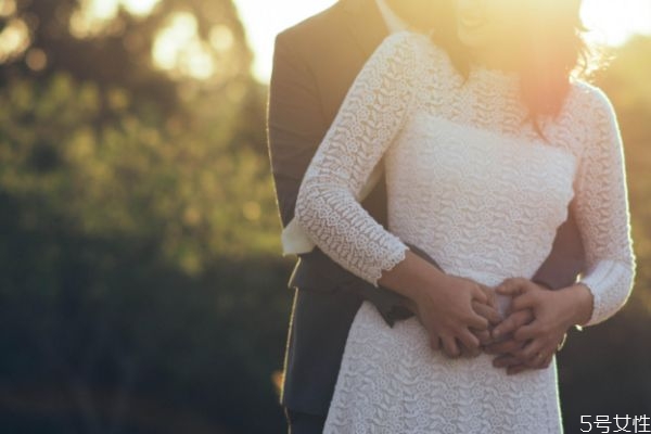 假裝愛你的男人有四點 愛不愛你這些細節(jié)暴露了一切