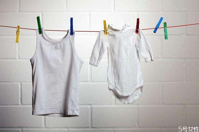 衣服發(fā)霉穿了會(huì)得病嗎 衣服受潮多久會(huì)發(fā)霉