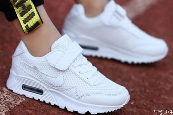 白鞋網(wǎng)面臟了如何清理 清洗小白鞋的注意事項 白鞋網(wǎng)面臟了如何清理 清洗小白鞋的注意事項