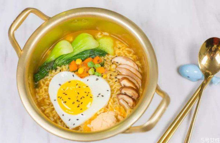 懷孕可以吃泡面嗎 孕婦吃泡面對(duì)胎兒有影響嗎 懷孕可以吃泡面嗎 孕婦吃泡面對(duì)胎兒有影響嗎