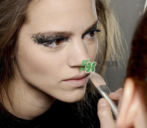 煙熏妝怎么畫？煙熏妝的畫法步驟圖解