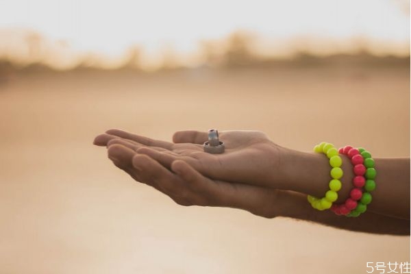 丈夫會(huì)忘掉精神出軌對(duì)象嗎 男人精神出軌的癥狀 丈夫會(huì)忘掉精神出軌對(duì)象嗎 男人精神出軌的癥狀