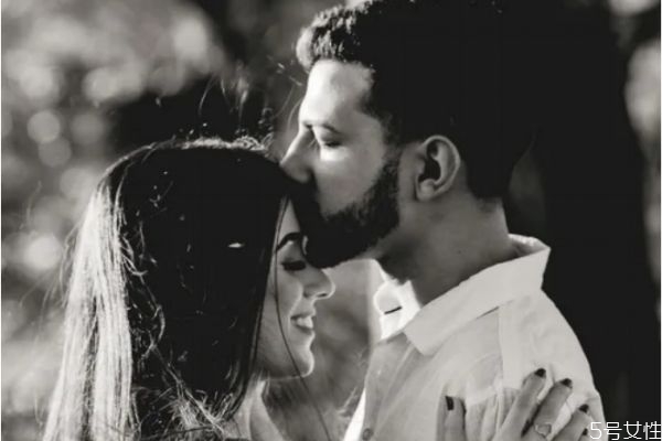 因?yàn)槔鄯质诌€會復(fù)合嗎 真的累了想分手會復(fù)合嗎