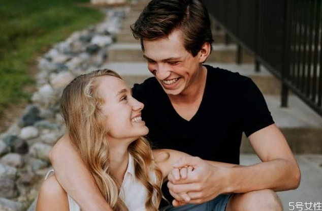 排卵期出血是否已排卵 排卵期出血的臨床表現(xiàn) 排卵期出血是否已排卵 排卵期出血的臨床表現(xiàn)