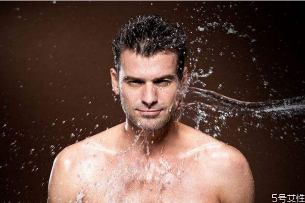 男生只用爽膚水可以嗎 男士最基本護(hù)膚三步驟