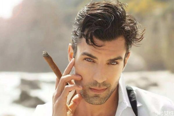 男士爽膚水哪個牌子好 男生必備的四樣護膚品 男士爽膚水哪個牌子好 男生必備的四樣護膚品