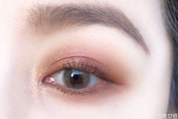 tf眼影好還是香奈兒好 香奈兒和tf是一個(gè)檔次嗎 tf眼影好還是香奈兒好 香奈兒和tf是一個(gè)檔次嗎