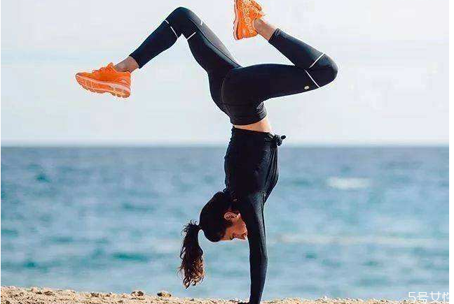 倒立對脊椎有好處嗎 倒立耳鳴是怎么回事 倒立對脊椎有好處嗎 倒立耳鳴是怎么回事