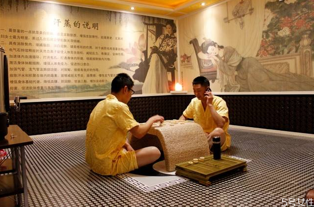 去汗蒸房可以帶手機(jī)嗎 汗蒸完可以涂身體乳嗎 去汗蒸房可以帶手機(jī)嗎 汗蒸完可以涂身體乳嗎