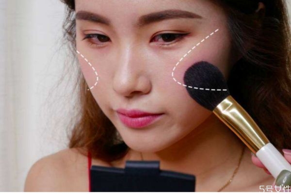 口紅當(dāng)腮紅有害處嗎 為什么口紅不能當(dāng)腮紅 口紅當(dāng)腮紅有害處嗎 為什么口紅不能當(dāng)腮紅