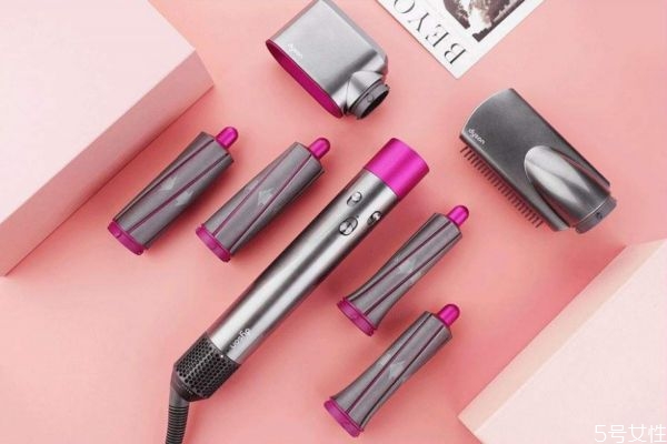 拉直頭發(fā)可以用卷發(fā)棒嗎 頭發(fā)拉直后用卷發(fā)棒會(huì)不直嗎 拉直頭發(fā)可以用卷發(fā)棒嗎 頭發(fā)拉直后用卷發(fā)棒會(huì)不直嗎