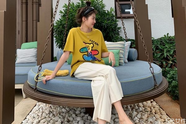 衛(wèi)衣搭配闊腿褲好看嗎 闊腿褲怎么卷好看 衛(wèi)衣搭配闊腿褲好看嗎 闊腿褲怎么卷好看