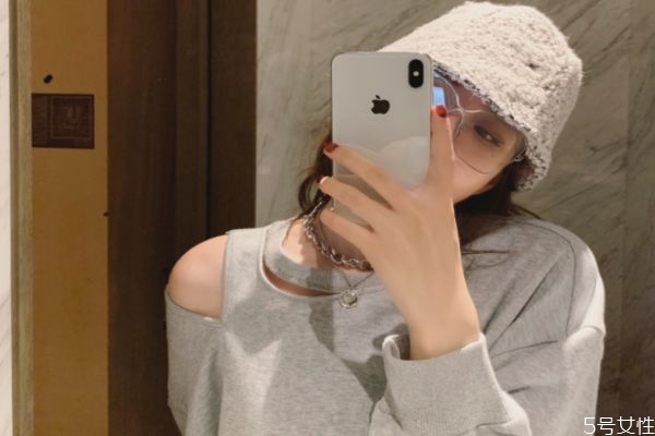 寬松衛(wèi)衣搭配什么下裝 穿衛(wèi)衣配什么褲子好看 寬松衛(wèi)衣搭配什么下裝 穿衛(wèi)衣配什么褲子好看