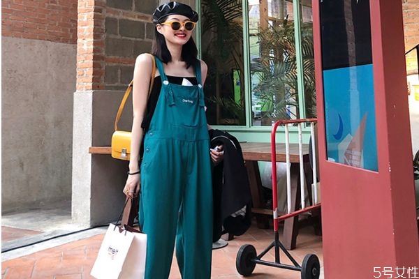 背帶褲適合什么身材 背帶褲適合多大年齡的人 背帶褲適合什么身材 背帶褲適合多大年齡的人