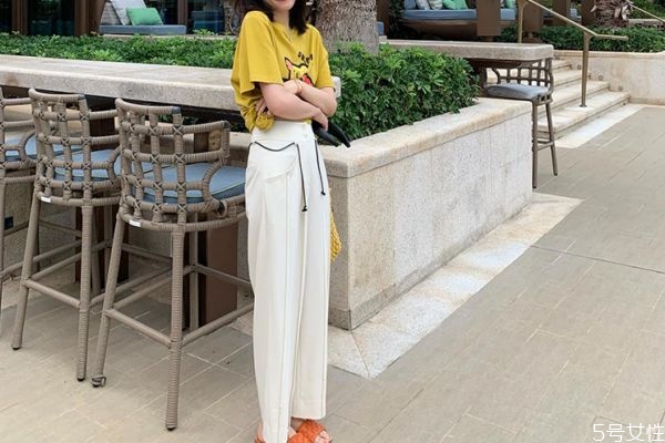 衛(wèi)衣搭配闊腿褲好看嗎 闊腿褲怎么卷好看 衛(wèi)衣搭配闊腿褲好看嗎 闊腿褲怎么卷好看