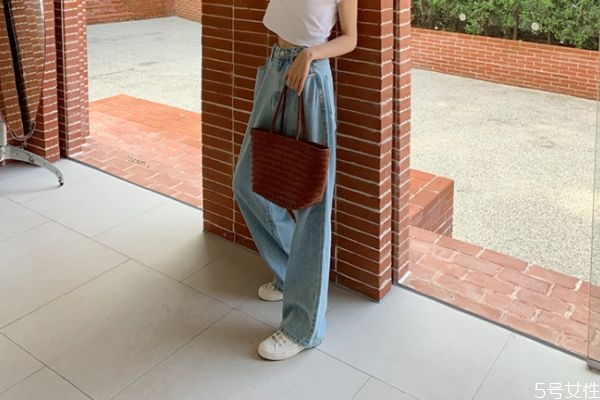 女生牛仔褲襠部的拉鏈是干什么用的 牛仔褲配外套好看 女生牛仔褲襠部的拉鏈是干什么用的 牛仔褲配外套好看