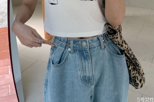 女生牛仔褲襠部的拉鏈是干什么用的 牛仔褲配外套好看 女生牛仔褲襠部的拉鏈是干什么用的 牛仔褲配外套好看