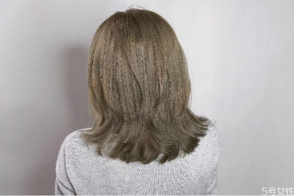 不用漂可以染悶青色嗎 染過(guò)紅色能染悶青色嗎 不用漂可以染悶青色嗎 染過(guò)紅色能染悶青色嗎