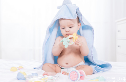 小孩吃糖丸需要空腹嗎 糖丸的服用方法 小孩吃糖丸需要空腹嗎 糖丸的服用方法