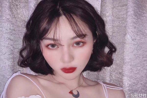 小眼睛美瞳買大了怎么辦 眼睛小的人適合戴多大的美瞳 小眼睛美瞳買大了怎么辦 眼睛小的人適合戴多大的美瞳