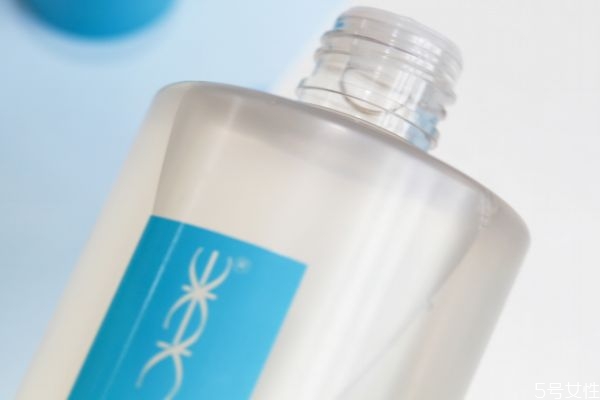 柔膚水早上用還是晚上 柔膚水使用注意事項(xiàng) 柔膚水早上用還是晚上 柔膚水使用注意事項(xiàng)