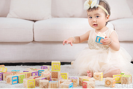 寶寶安撫物怎么選 安撫物對(duì)寶寶有哪些好處 寶寶安撫物怎么選 安撫物對(duì)寶寶有哪些好處