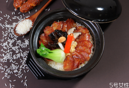 砂鍋煮飯?jiān)趺粗蟛粫?砂鍋煮糊了怎么洗干凈