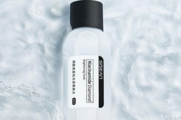 化妝前可以用爽膚水嗎 化妝前用爽膚水還是保濕水 化妝前可以用爽膚水嗎 化妝前用爽膚水還是保濕水