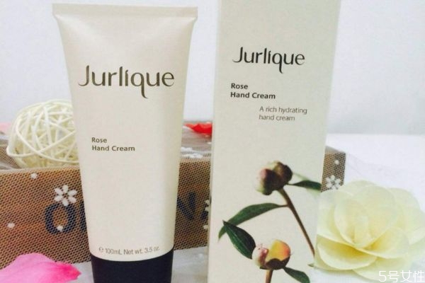 護手霜長期使用手會變香嗎 護手霜含香精有傷害嗎