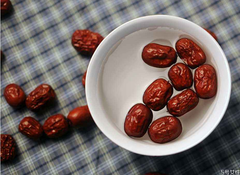 小寶寶能吃紅棗嗎 兒童吃棗會導致早熟嗎