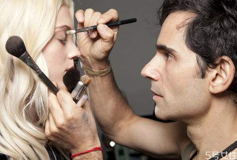 妝容為什么看上去很臟 底妝為什么會(huì)氧化 妝容為什么看上去很臟 底妝為什么會(huì)氧化